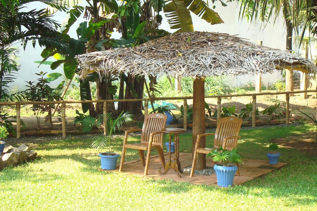Blue Seas Guest House Dehiwala-Mount Lavinia Exterior foto