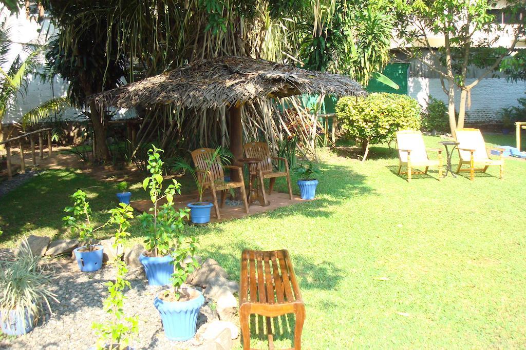 Blue Seas Guest House Dehiwala-Mount Lavinia Exterior foto