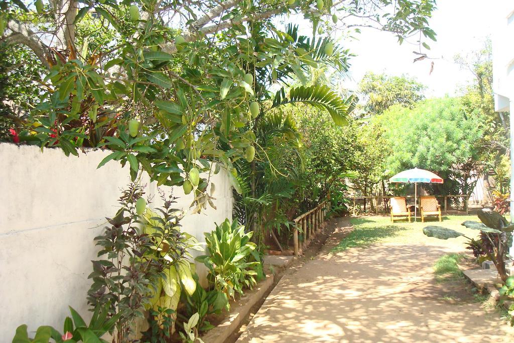 Blue Seas Guest House Dehiwala-Mount Lavinia Exterior foto