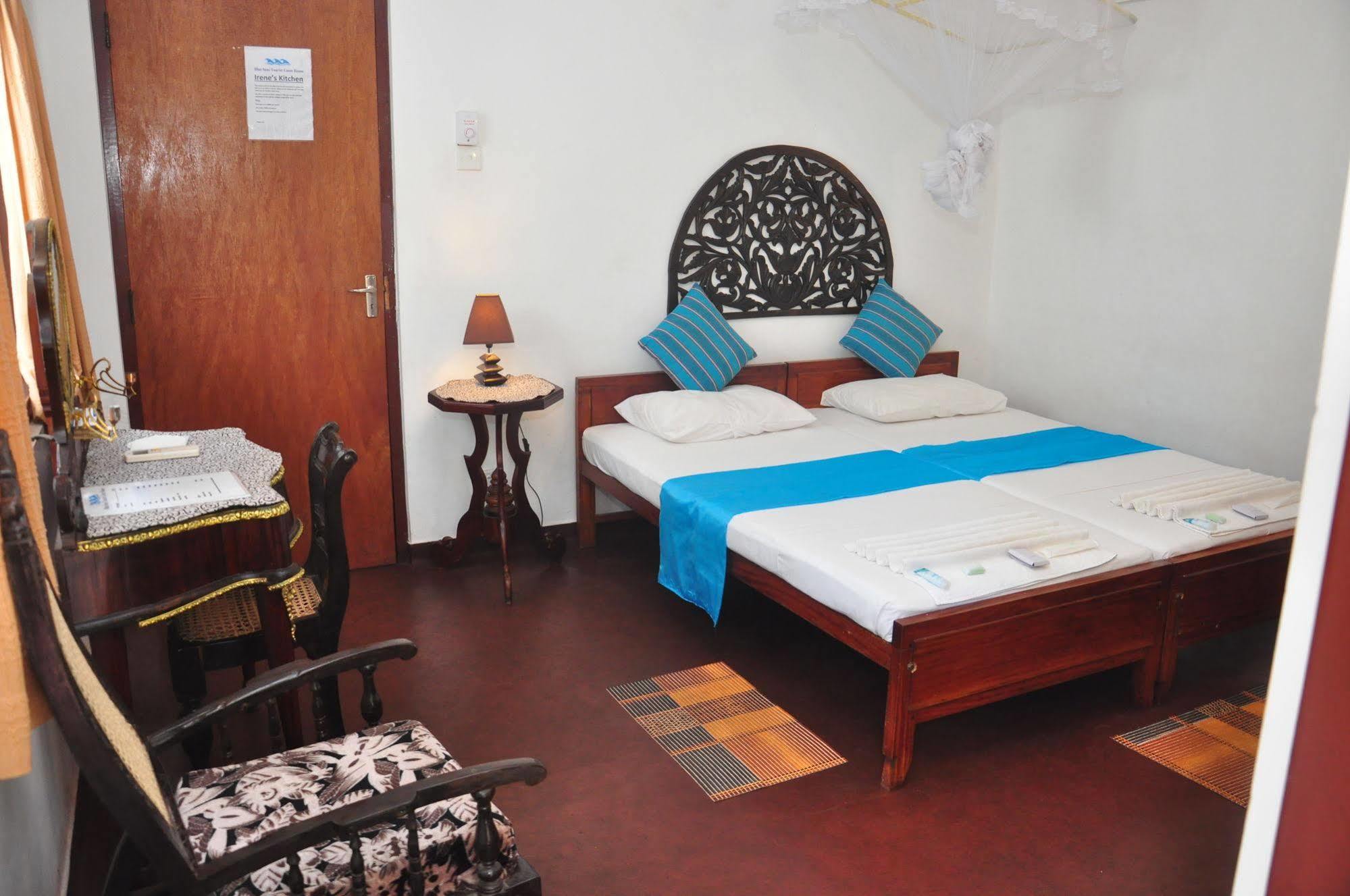 Blue Seas Guest House Dehiwala-Mount Lavinia Exterior foto
