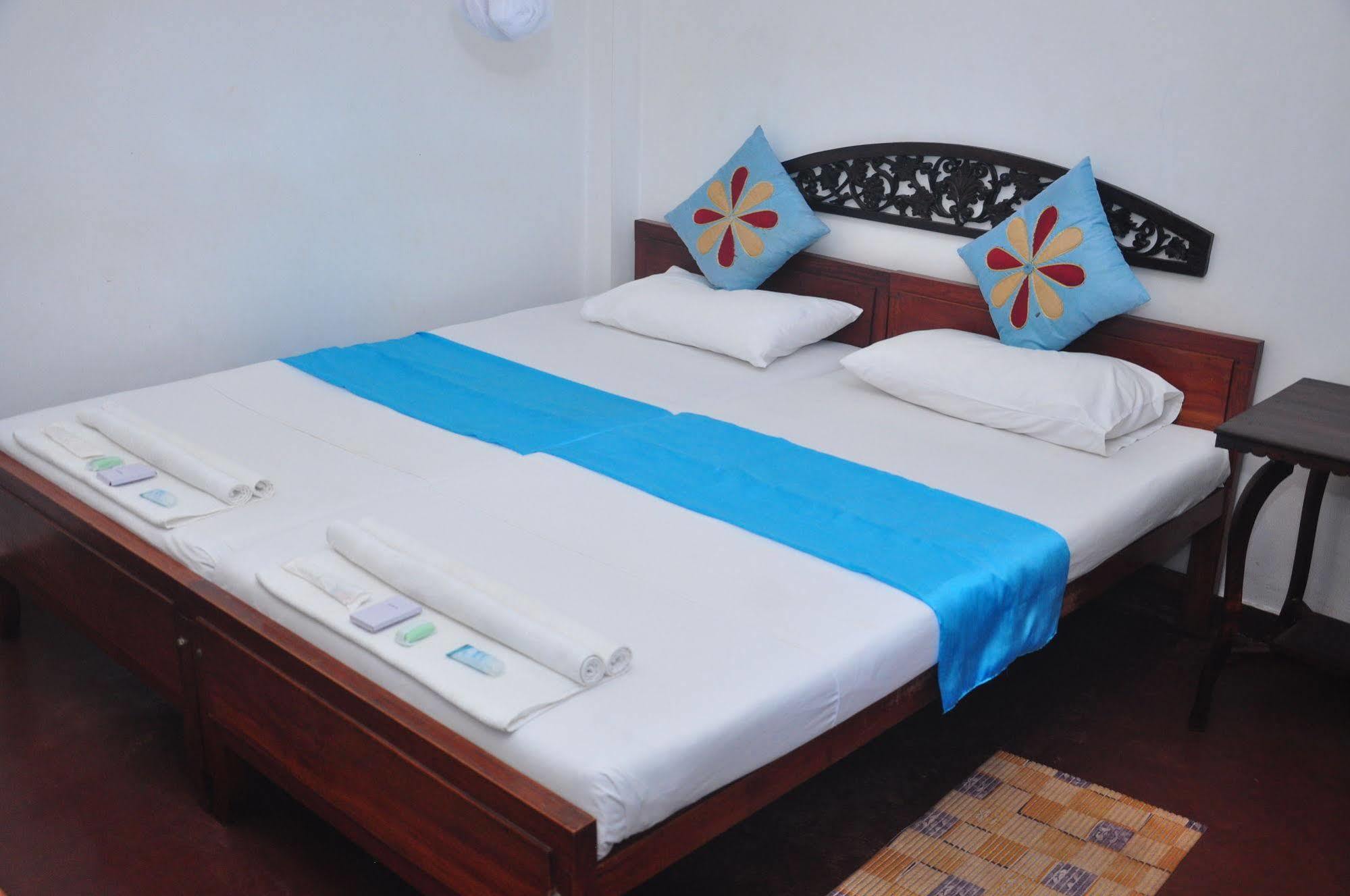 Blue Seas Guest House Dehiwala-Mount Lavinia Exterior foto