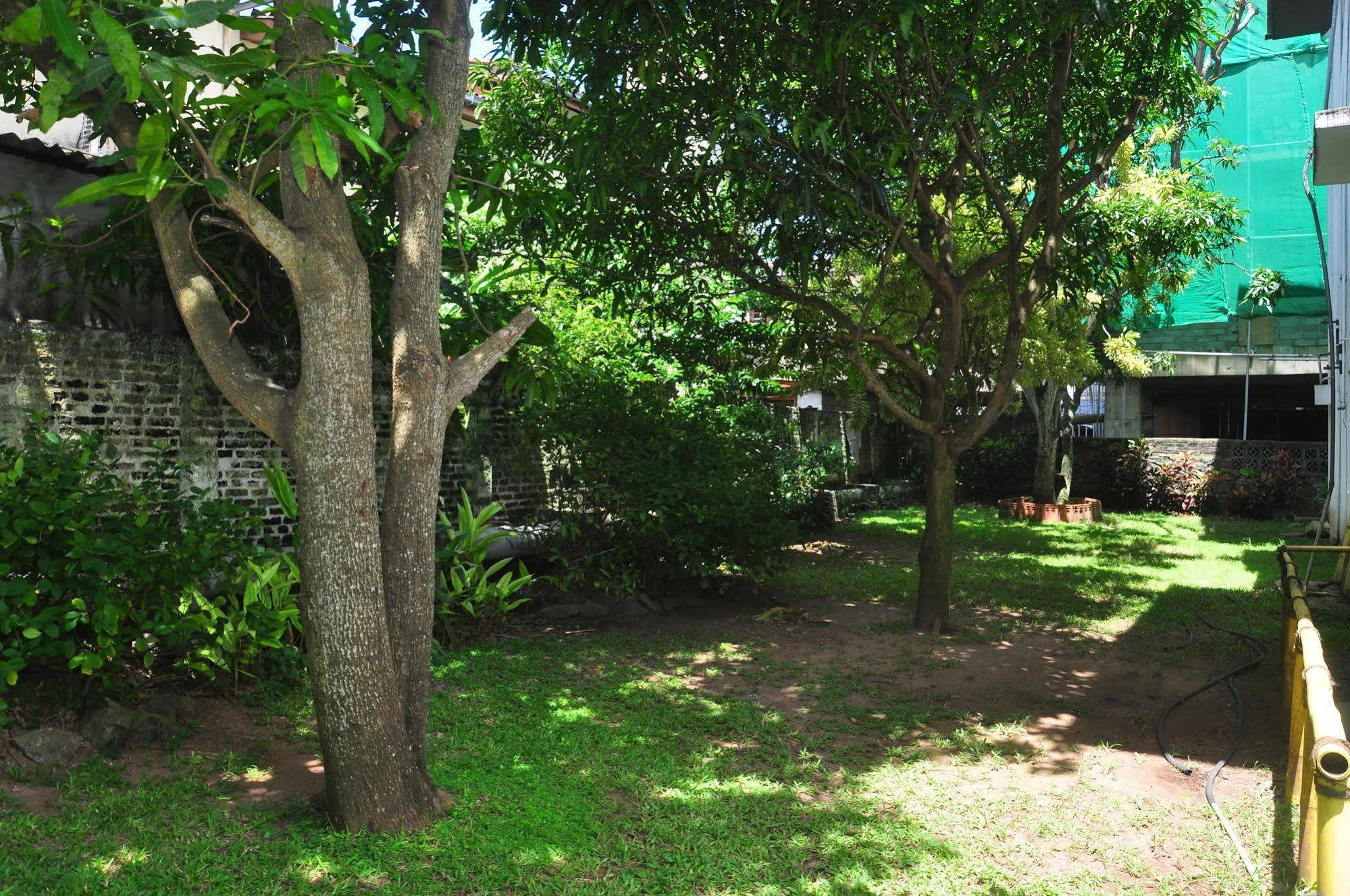 Blue Seas Guest House Dehiwala-Mount Lavinia Exterior foto