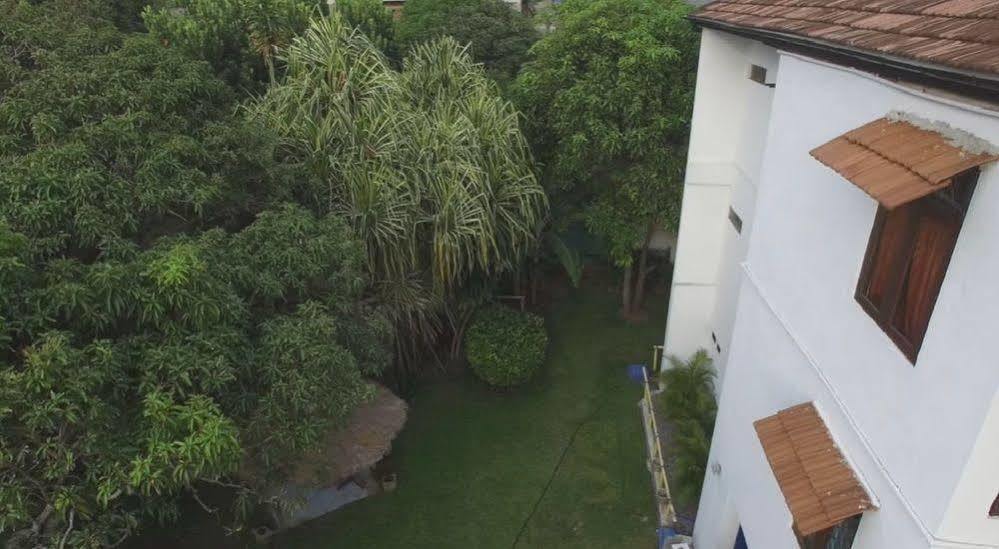 Blue Seas Guest House Dehiwala-Mount Lavinia Exterior foto